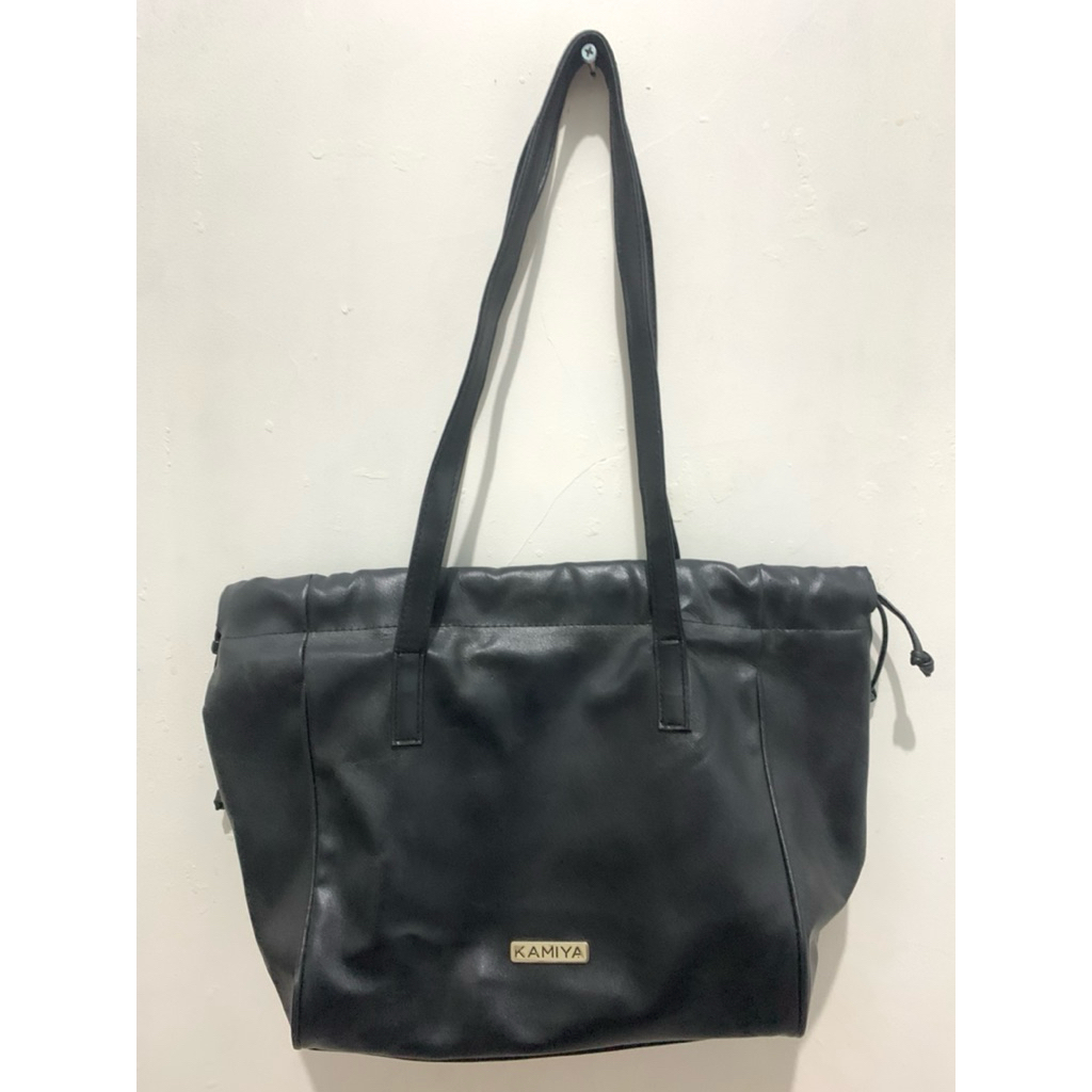 Preloved Tas Wanita Hitam Kamiya