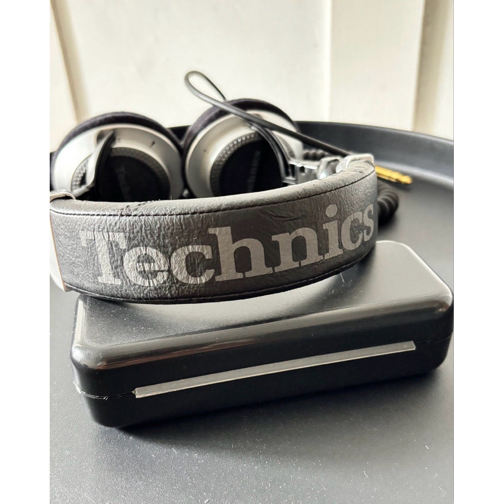 Headphone untuk DJ - TECHNICS