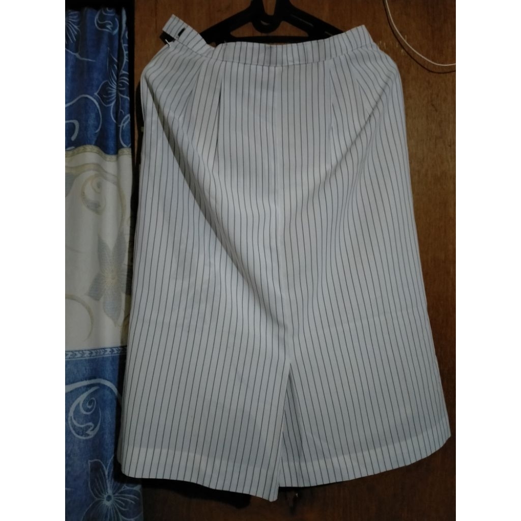 Rok Span Putih Motif Garis Garis Hitam