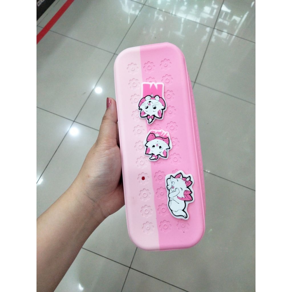 ‼️MR DIY X MARIE CAT ‼️MTC HOLES STATIONERY KOTAK PENSIL