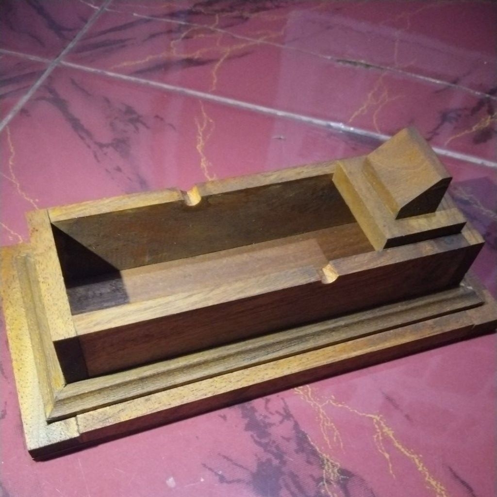 ASBAK UNIK MOTIF KUBURAN