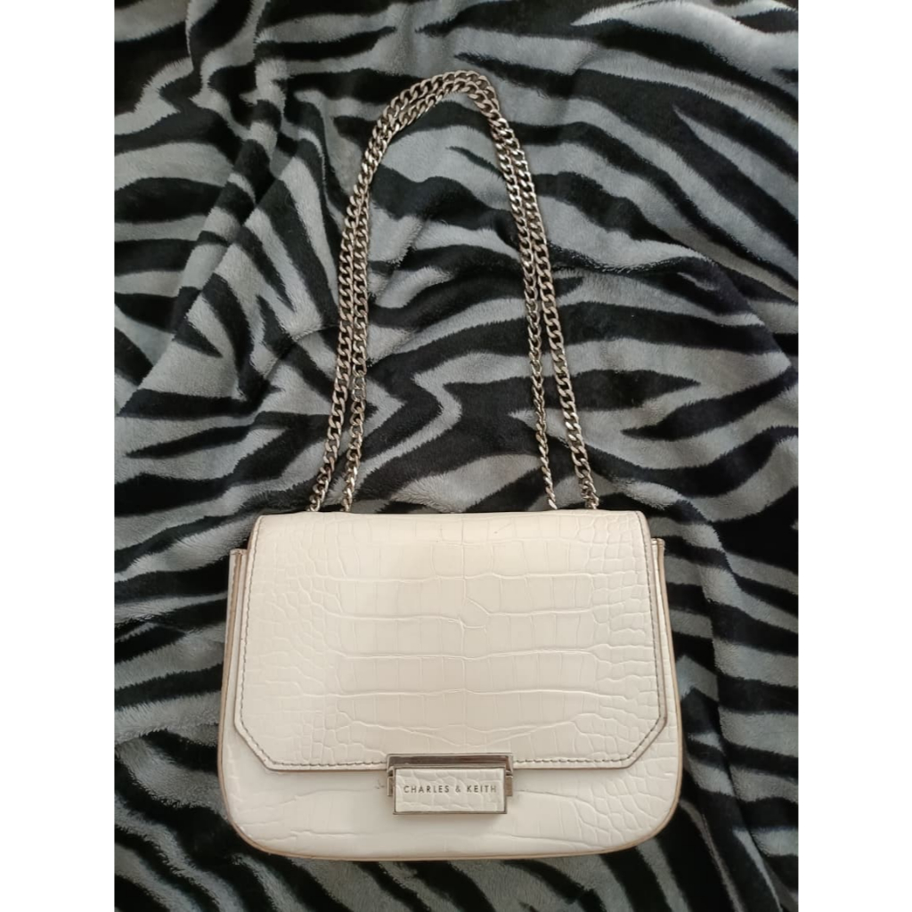 (PRELOVED) CHARLES & KEITH BAG WHITE CHAIN