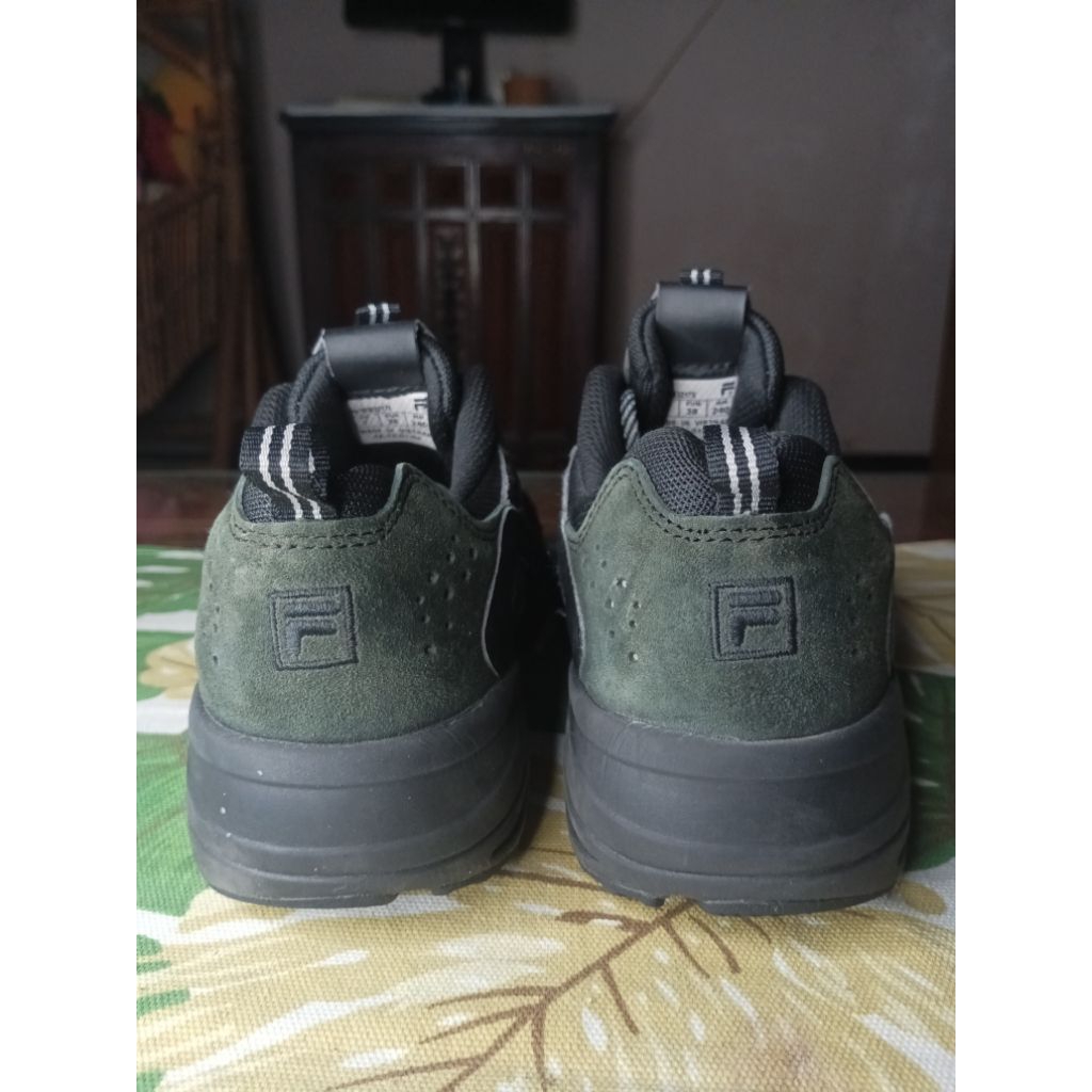 sepatu sekolah fila size 38