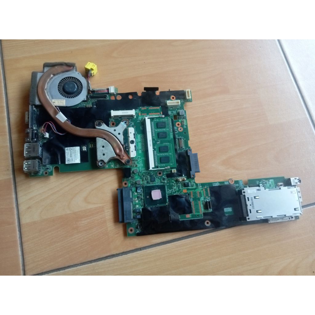 mobo atau mesin laptop lenovo thinkpad T410 Core i5