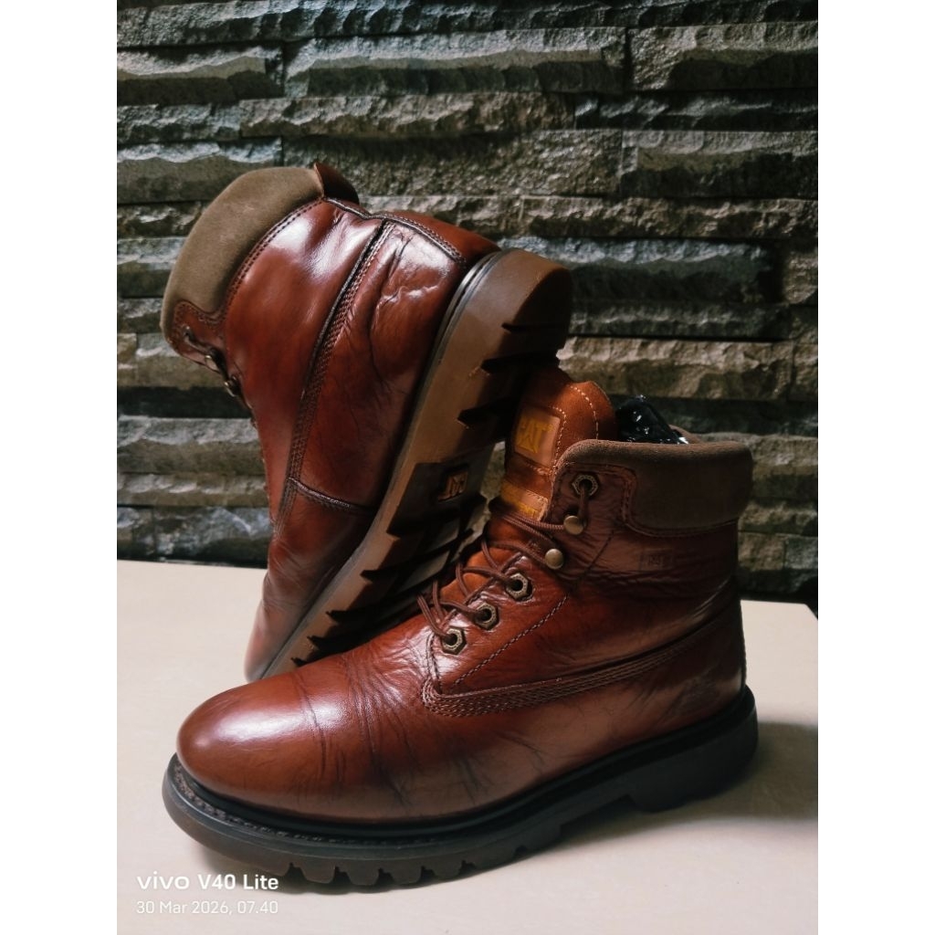 sepatu boots CAT kulit size 43 (second)