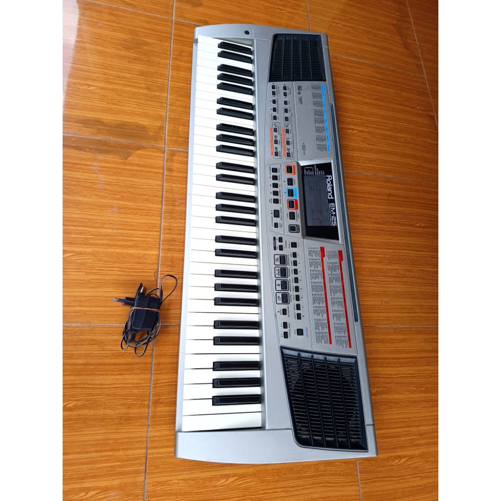 alat musik piano keyboard ROLAND EM25 bekas normal, perawatan rumah an