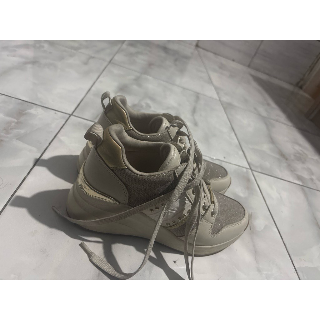 sepatu wanita merek Aldo