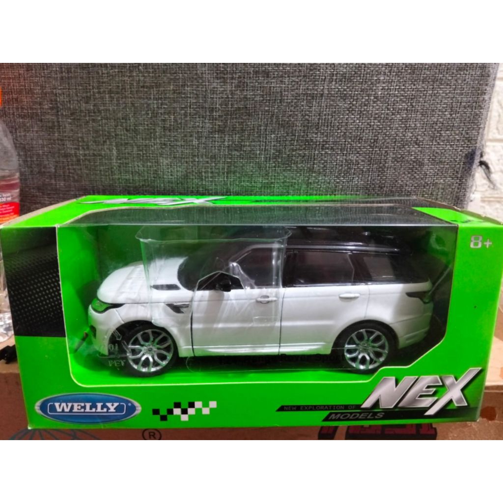 Welly 1/24 Diecast Range Rover sport