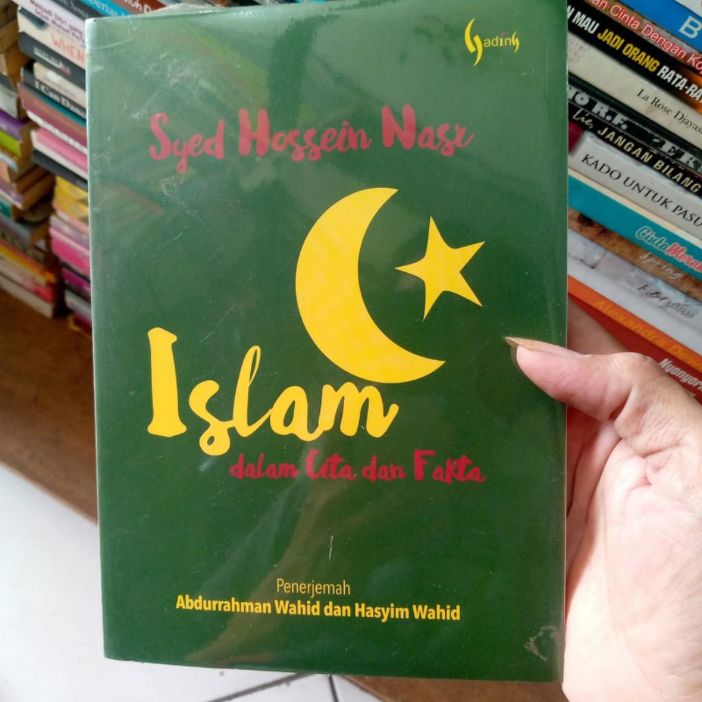 Islam dalam Cita dan Fakta