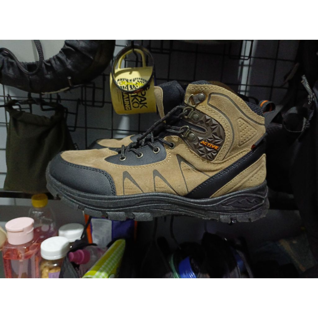 sepatu hiking aerostreet