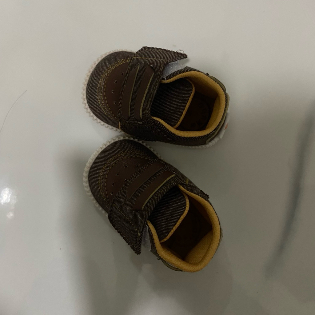 PRELOVED Sepatu Bayi Ekubo