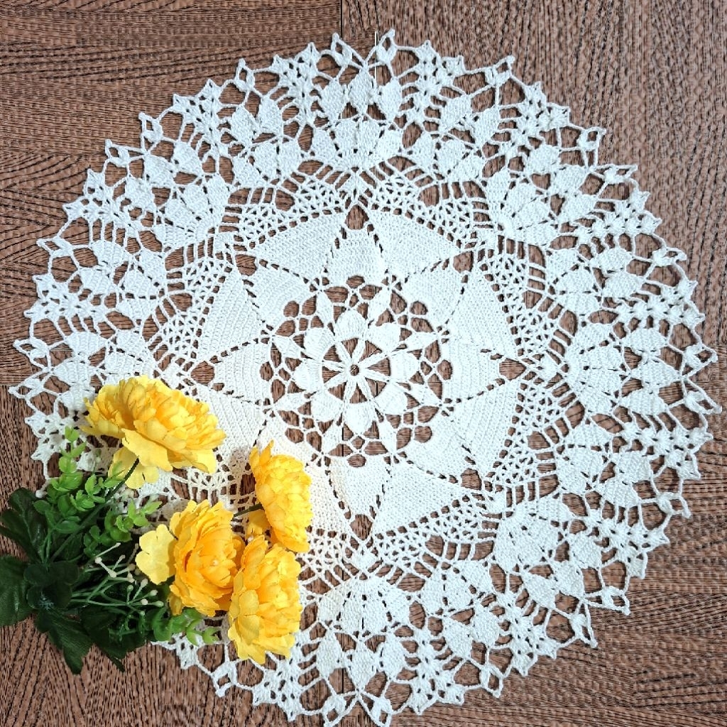 Taplak meja rajut handmade, taplak meja rajut bulat, taplak meja rajut cantik dan klasik