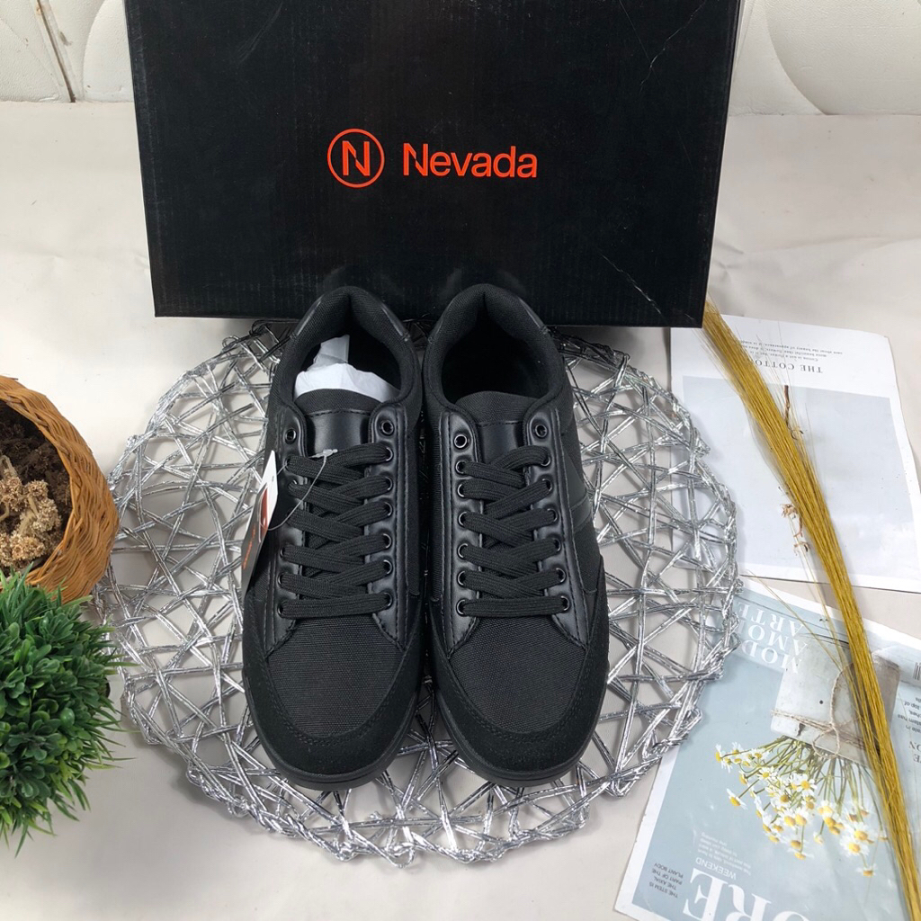 Sepatu hitam pria/Sneakers tali Brand Nevada -2 ZD22-131C