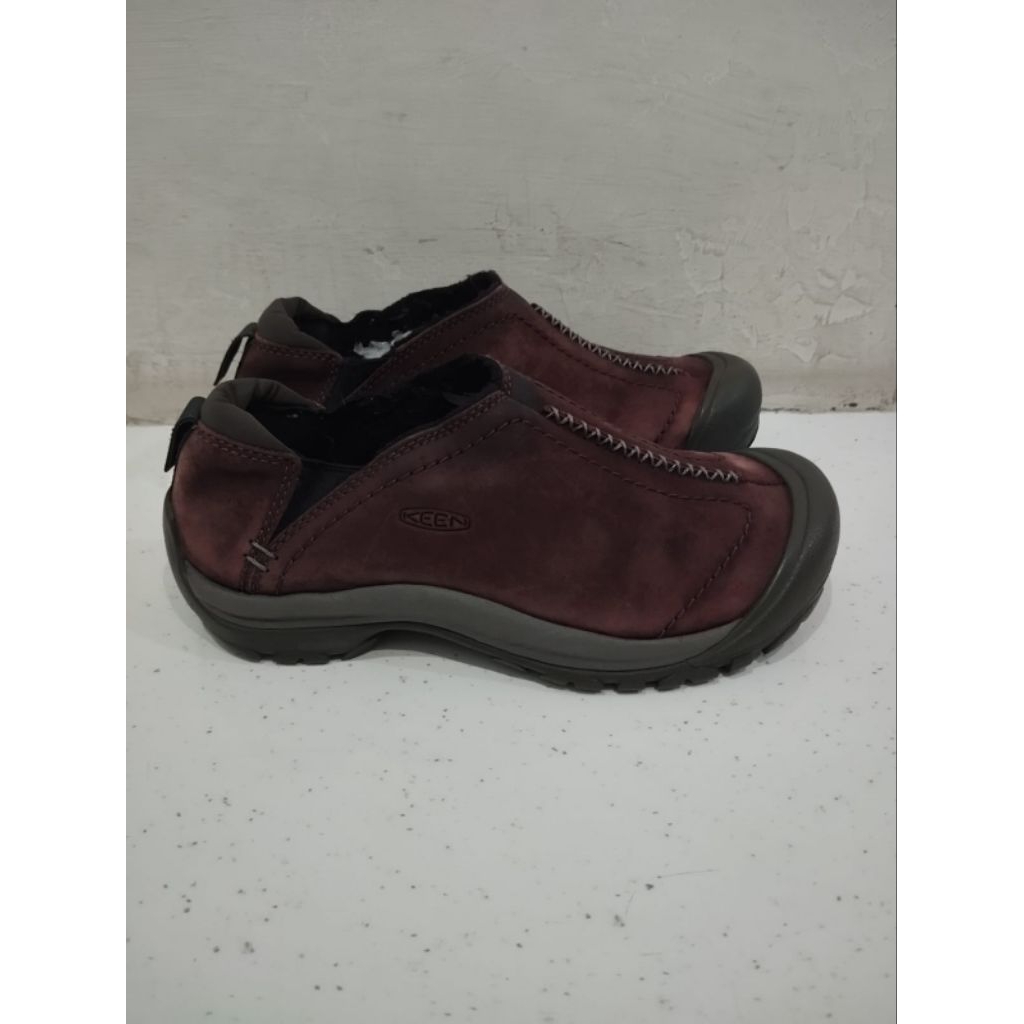 SEPATU SNEAKERS CASUAL OUTDOOR KEEN SIZE 37,5 BEKAS PRELOVED