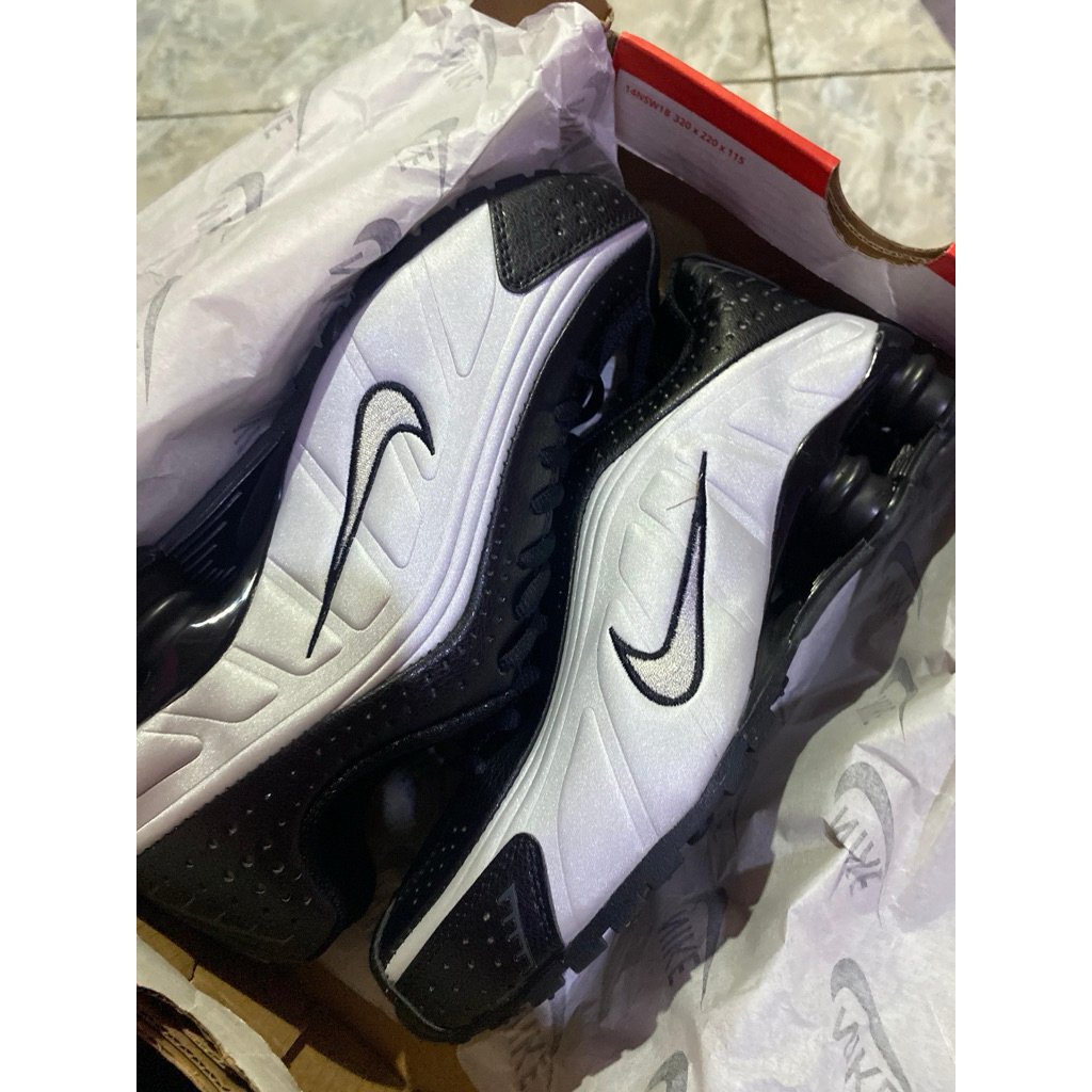 nike shox r4 sz 41