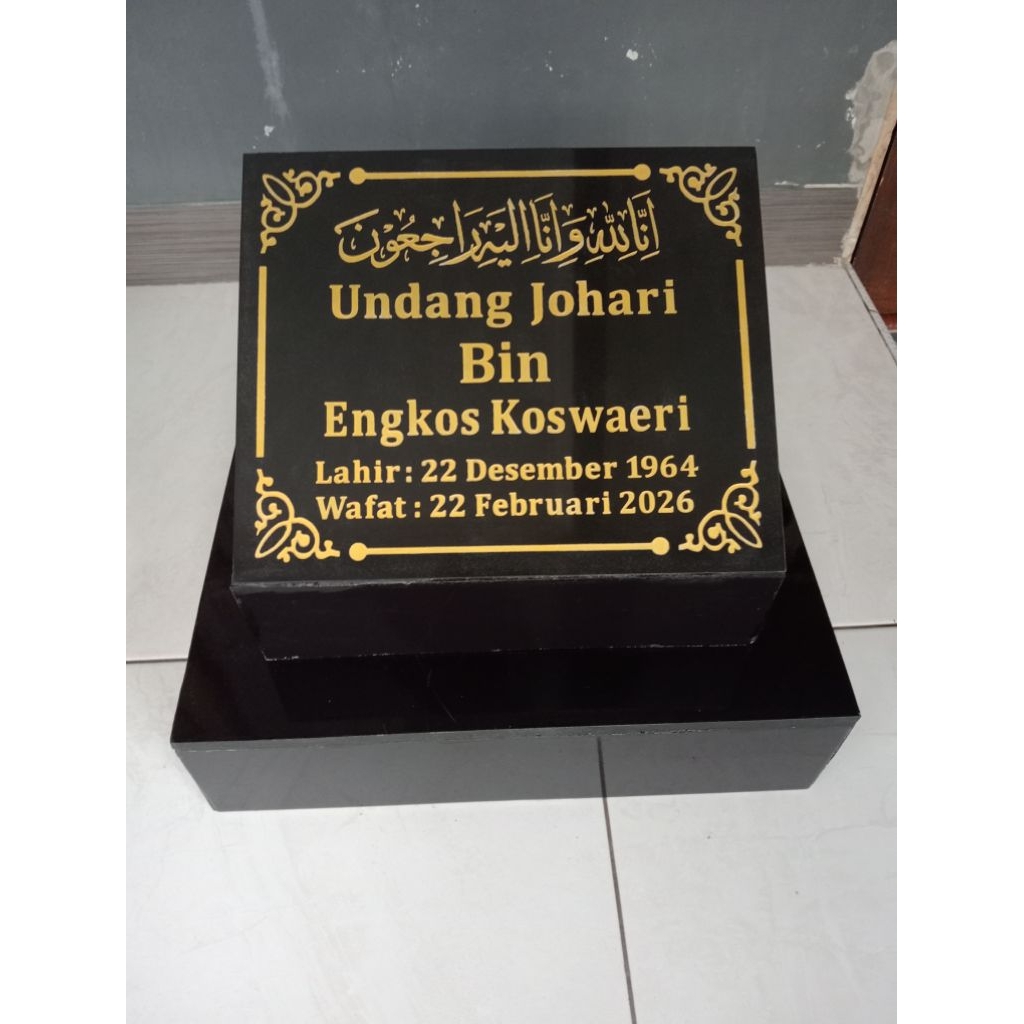 batu nisan granit+dudukan bawah
