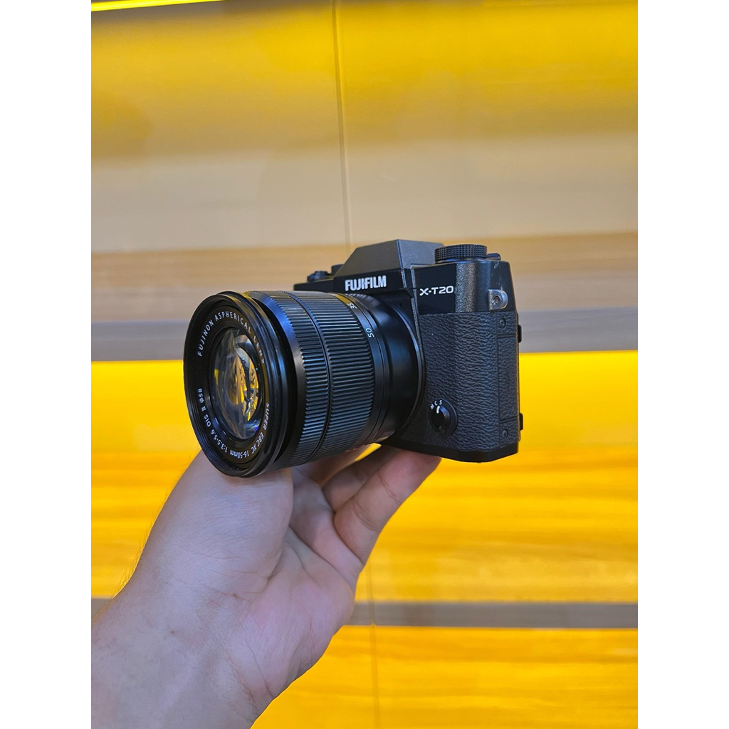 Kamera Fujifilm XT20 plus Lensa Kit 16-50mm
