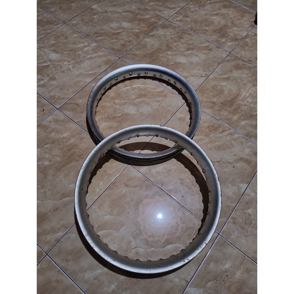 VELG PELK ALUMINUM ALLOY SETENGAH LINGKARAN RING17 BEKAS PAKAI