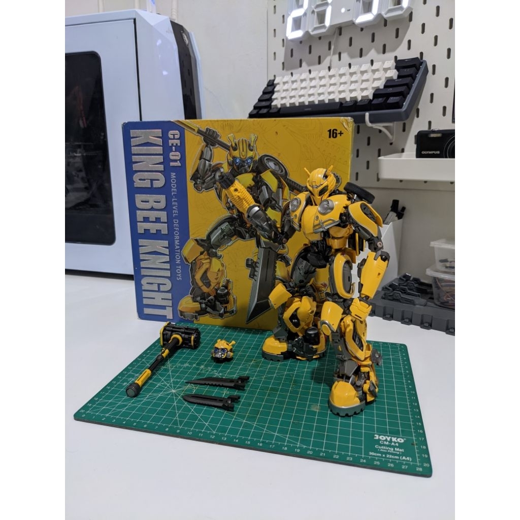 Cyber Era CE-01 Bumblebee King Bee Knight BBB Movie Transformable BIB not DLX