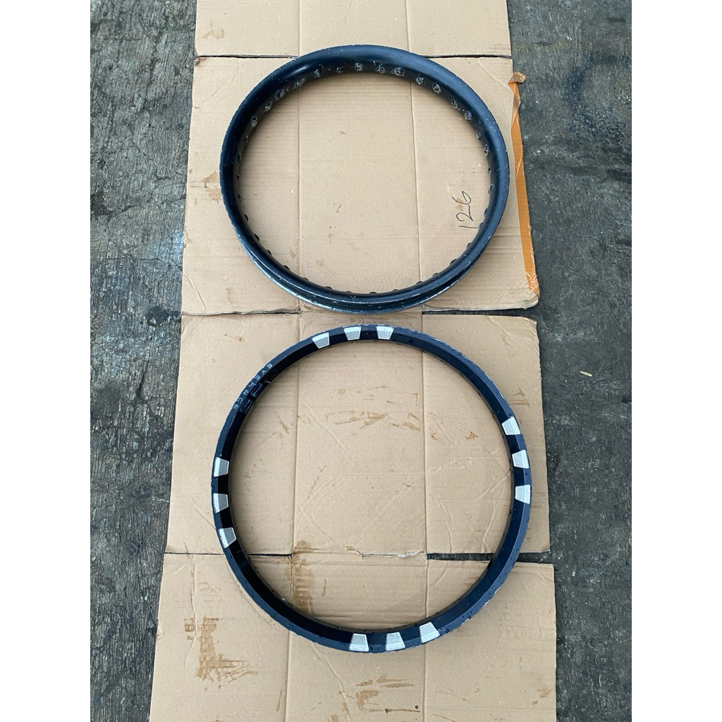 Ring velg setengah lingkaran alumunium hitam uk 17x1.40 17x160 second