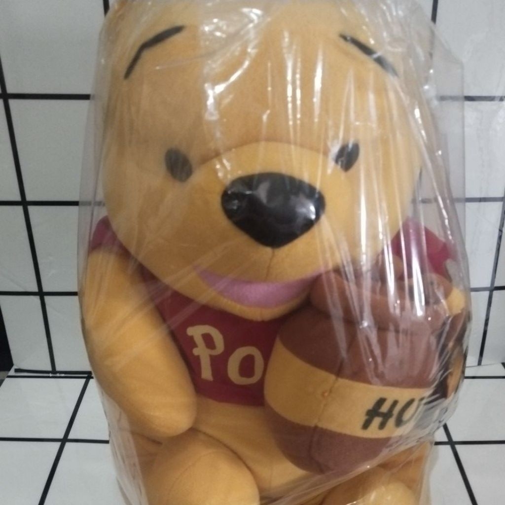 boneka pooh besar gentong