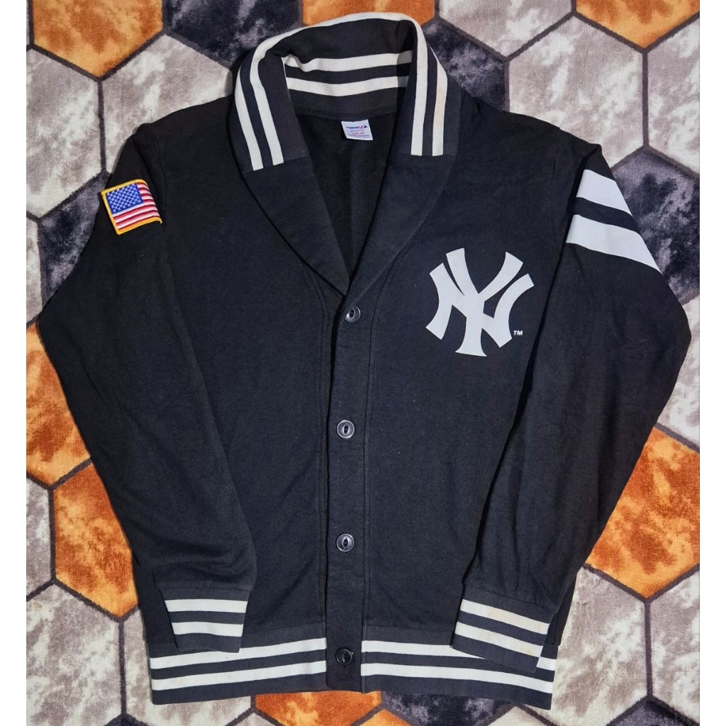 Majestic Yankees Cardigan