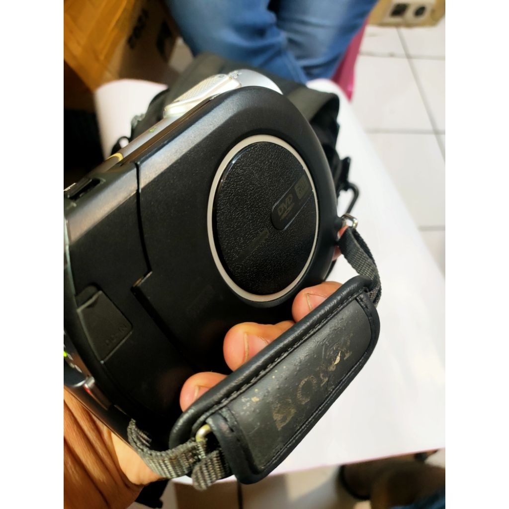 dijual handycam sony jadul model DSR DVD708E