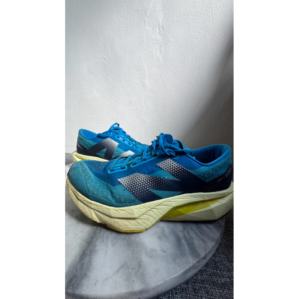 New Balance Rebel V4