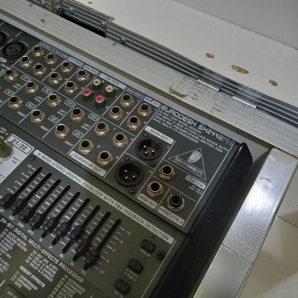 Mixer Behringer Eurodesk SX2442FX 24 Chanel