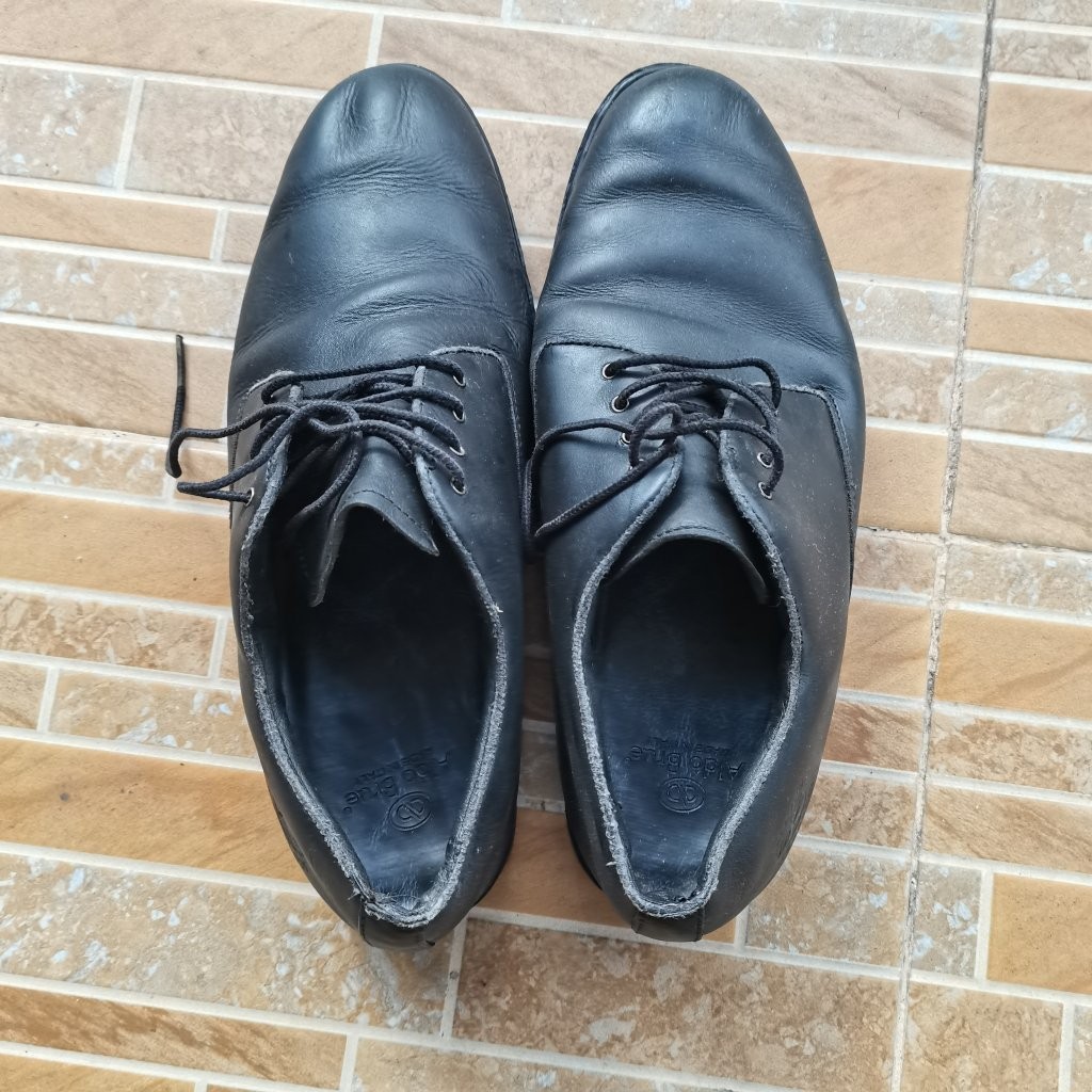 A841. SEPATU PANTOFEL TIMBERLAND WARNA HITAM SIZE 43 INSOLE 27.5 PRELOVED