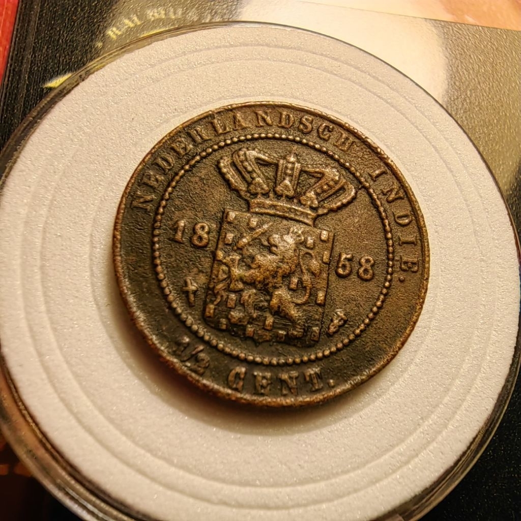 1/2 sen benggol belanda tahun 1858 oryginal sudah di kemas pelindung koin kode C 2