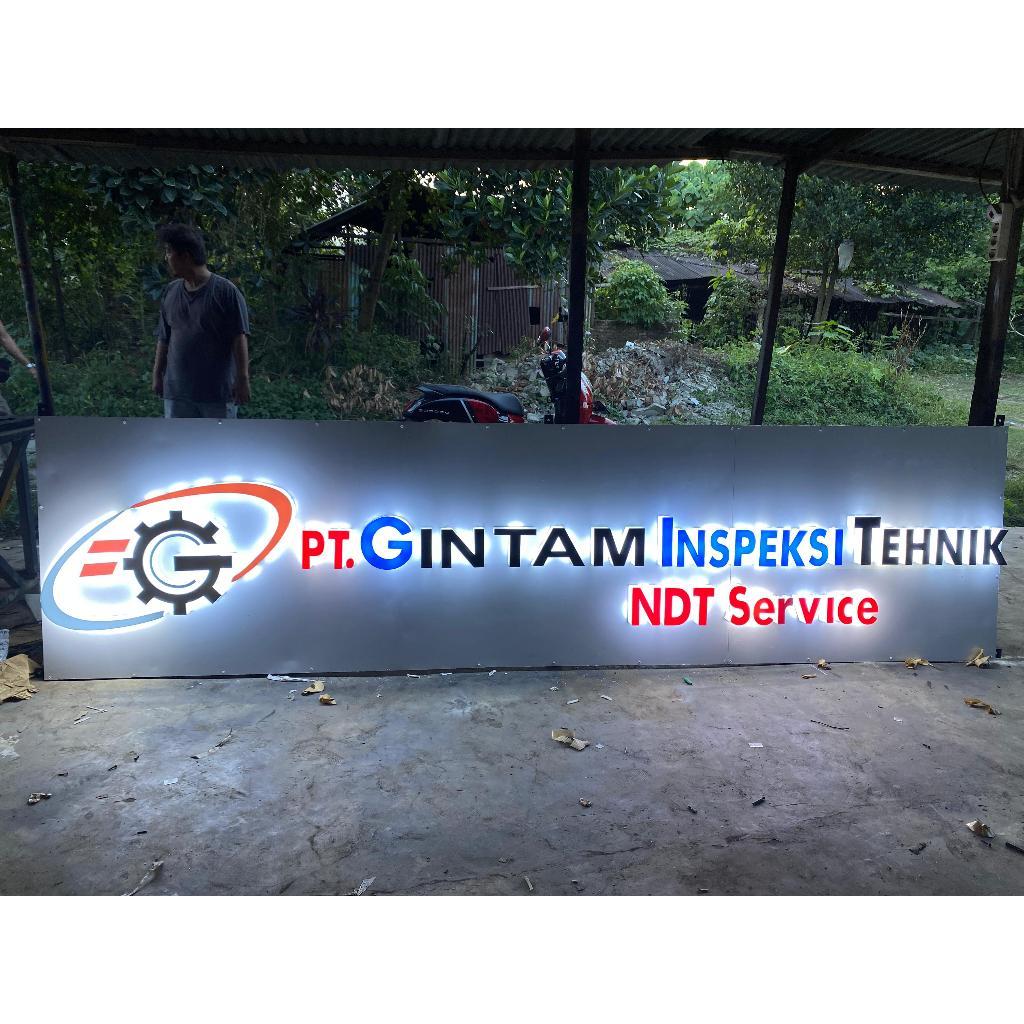 Huruf timbul akrilik lampu + ACP