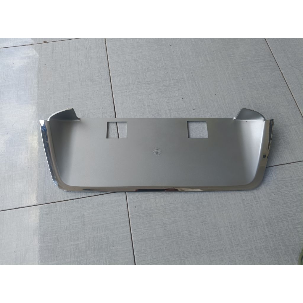 Garnish chrome tatakan plat nomor Avanza lama