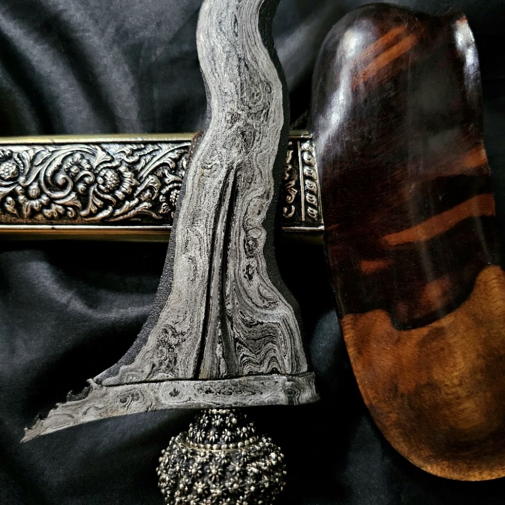 Keris Johan Mangan Kolo Luk 13 Pamor Ngulit Semangka