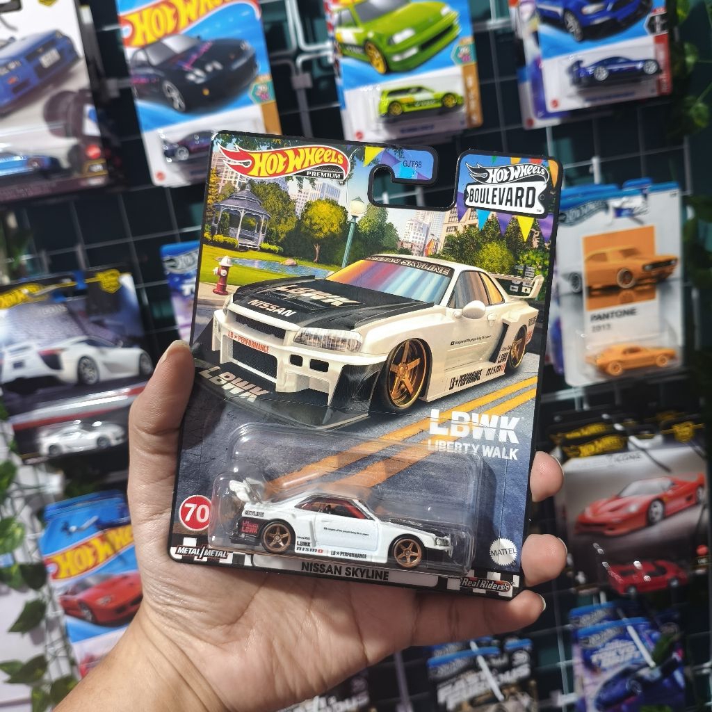 Hot Wheels HotWheels Premium Boulevard LBWK Nissan GT-R R34 Putih