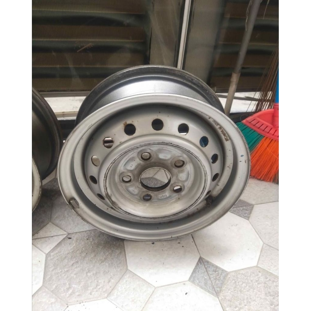 Velg Kaleng Carry Tayo 2 pcs Bekas