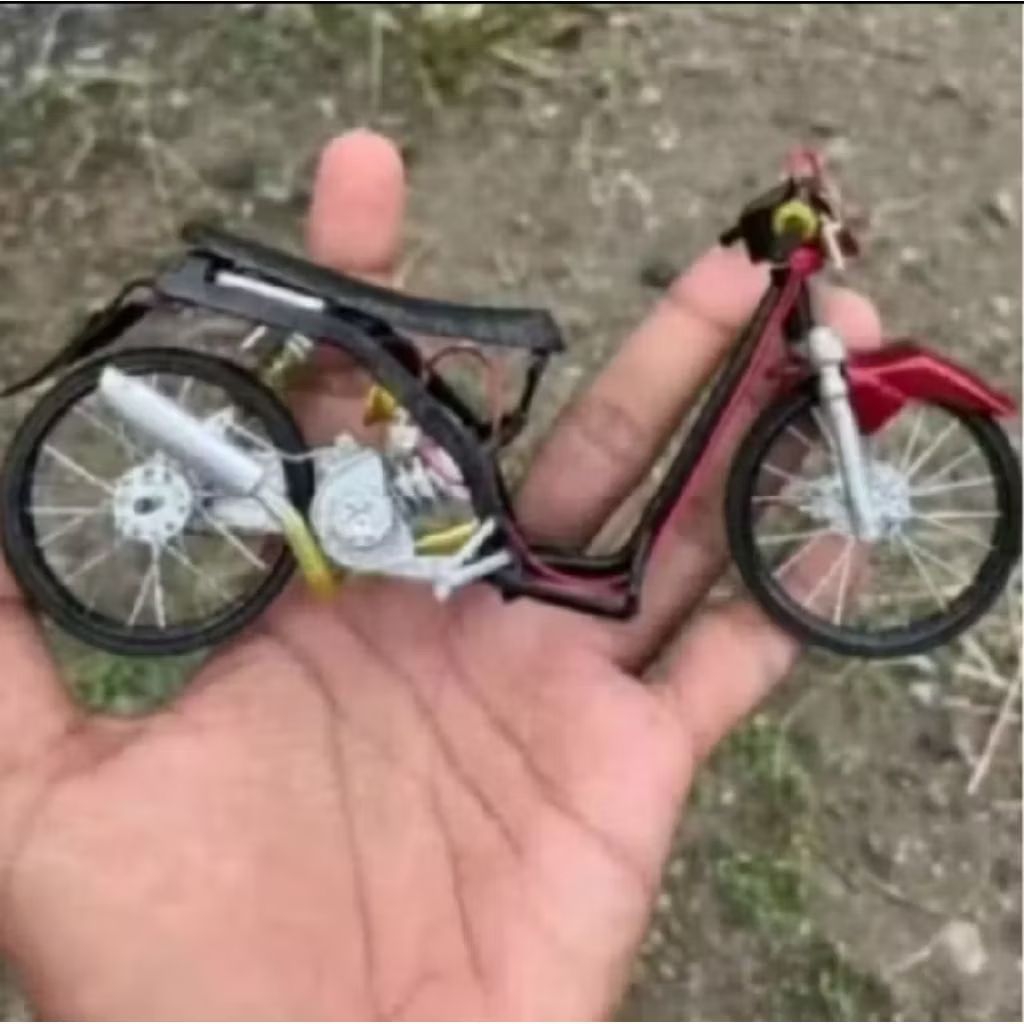 MAINAN MINIATUR MOTOR HONDA BEAT KARBU BALAP MODIF DRAG BIKE SUDAH DI RAKIT