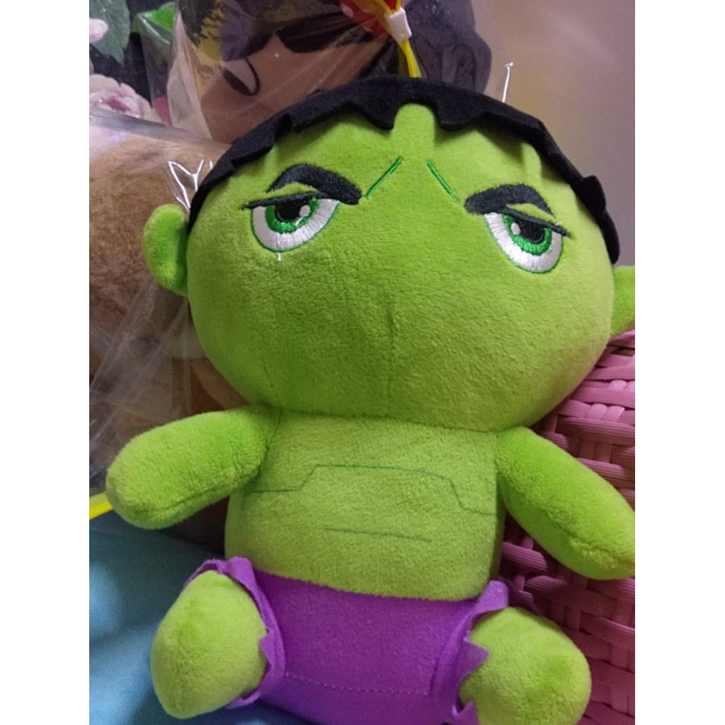 Boneka Hulk manusia hijau