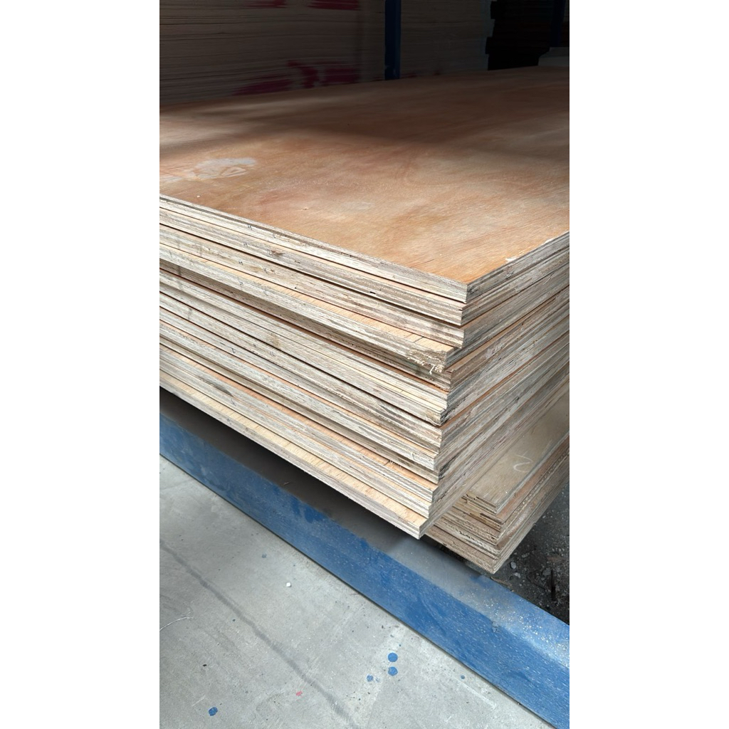 TRIPLEKS MULTIPLEK SENGON tebal 18mm ukuran 122x244cm