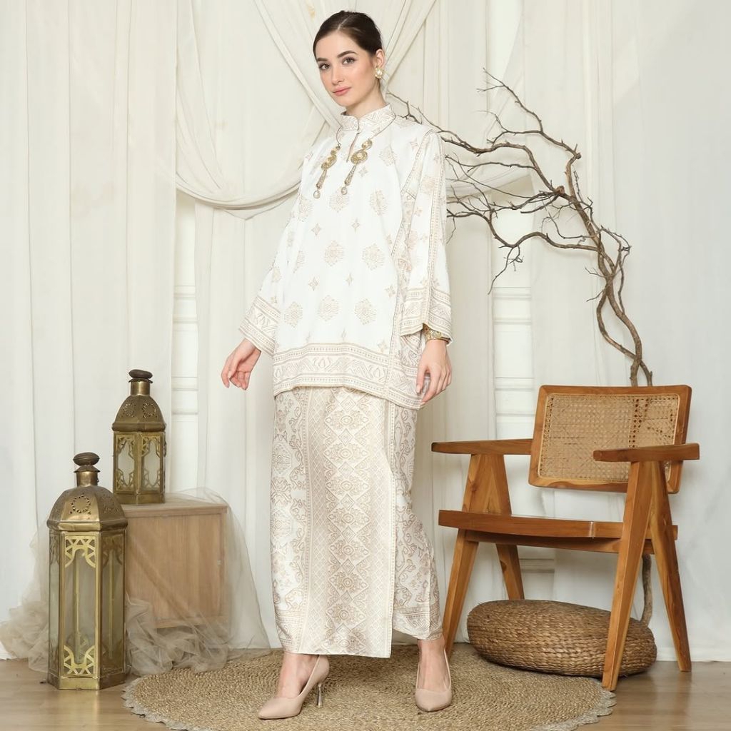 Kebaya Putih | Kebaya White Gold | Kebaya Premium | Kebaya Wisuda | Kebaya Modern | Kebaya Wanita | 