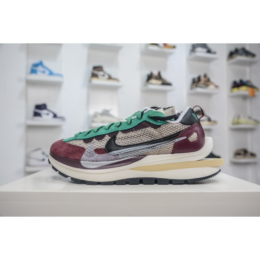 Sacai x VaporWaffle Green Red Deconstructed Round Toe Comfort Low-Top Lifestyle Sneakers Unisex