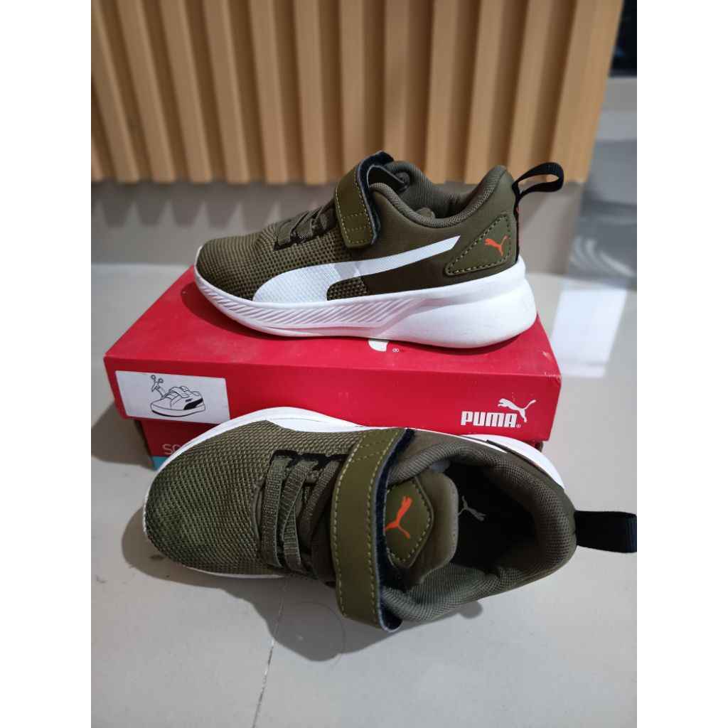 Preloved Sepatu Puma Flyer Runner Kids Olive 17cm unisex Laki Perempuan