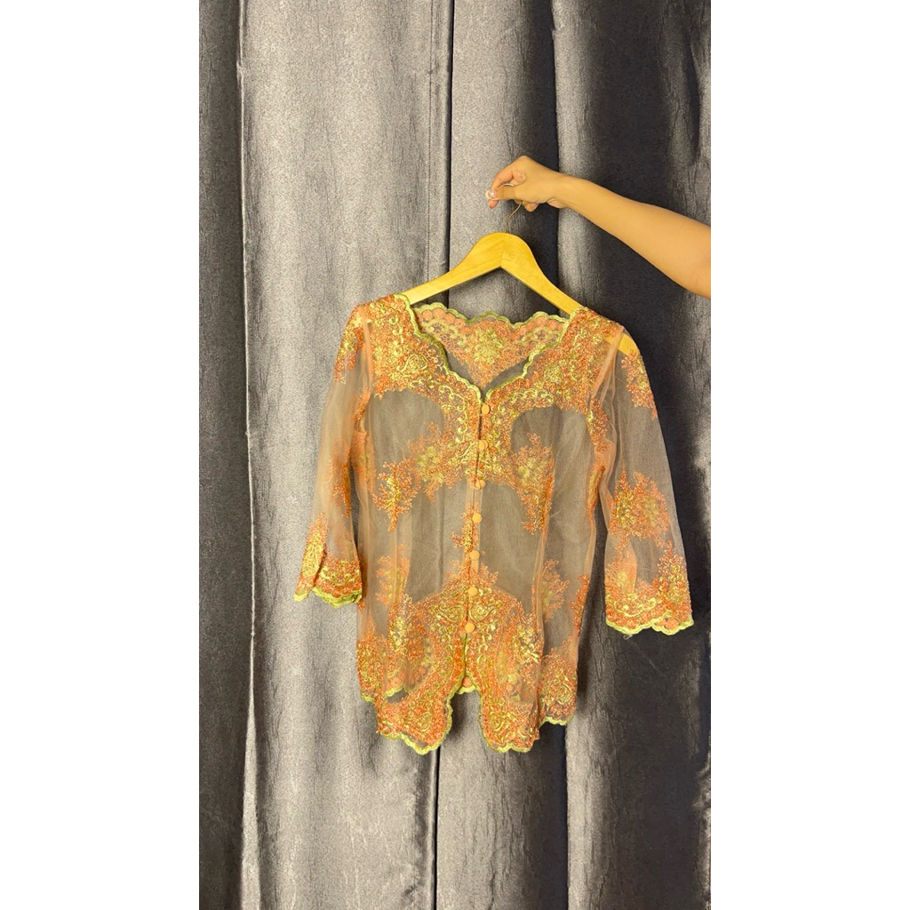PRELOVED kebaya brokat dan kamisol warna peach jumbo