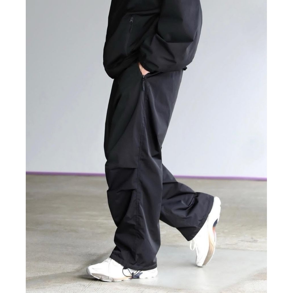 GU by Uniqlo Parachute Pants Unisex