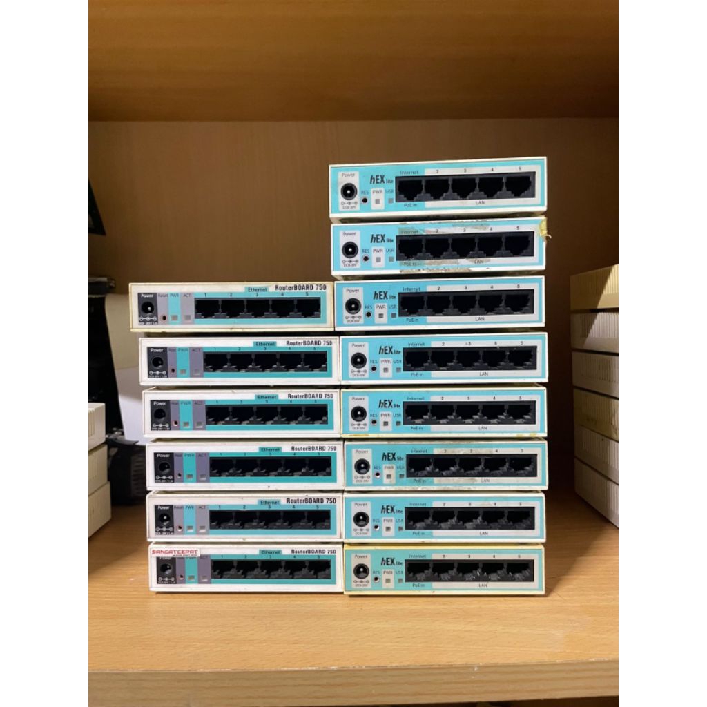 Mikrotik RB750r2 dan RB750