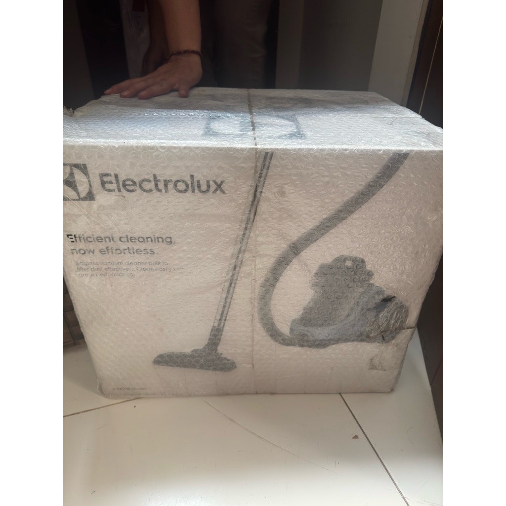 Electrolux vacum cleaner bagless EC31-2BB