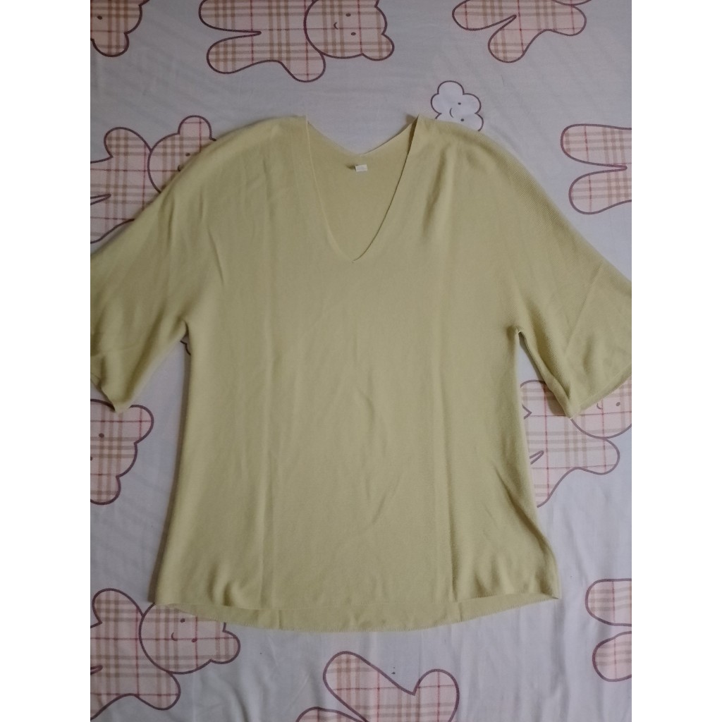 Knit Wanita V-neck  Uniqlo