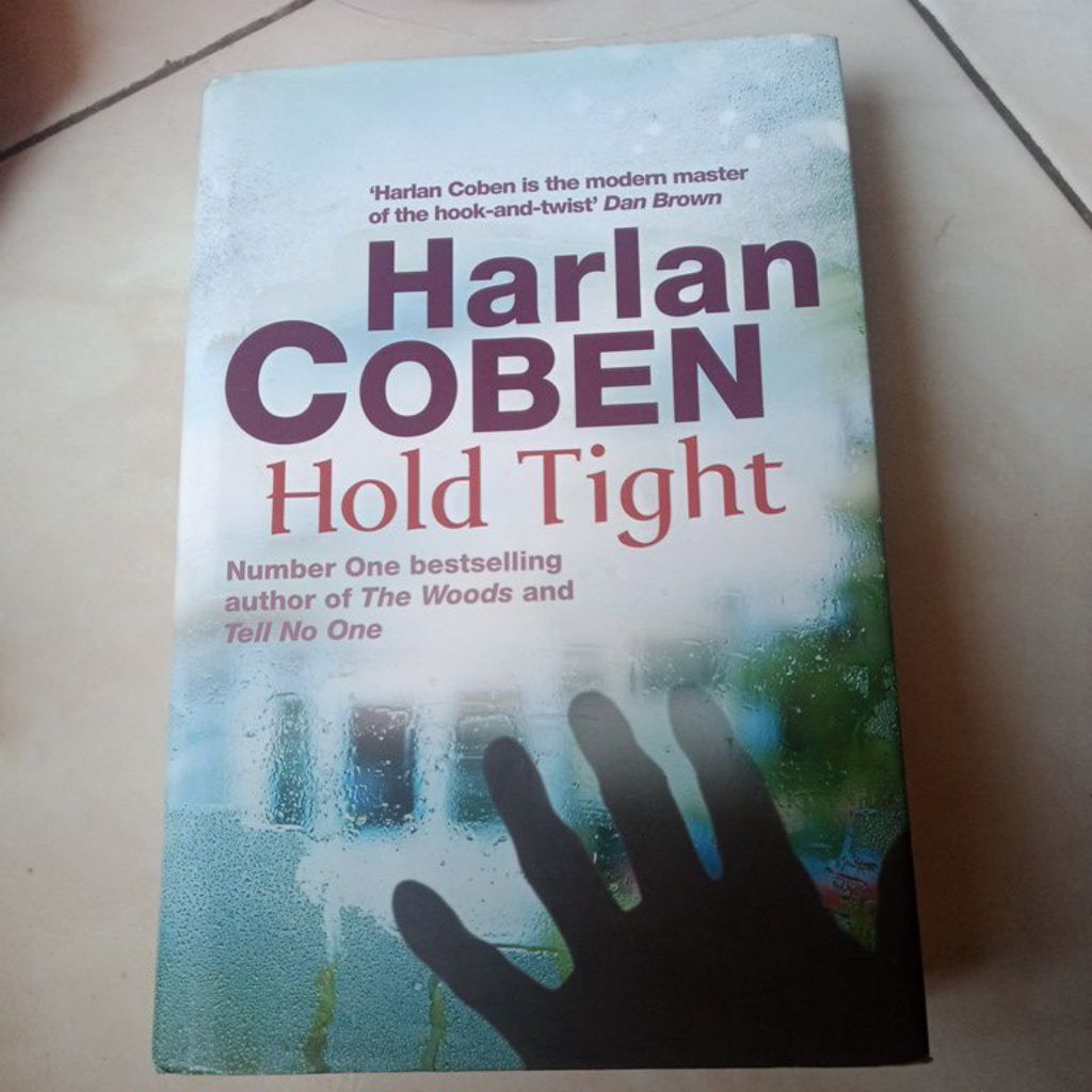Buku Harlan coben hold tight