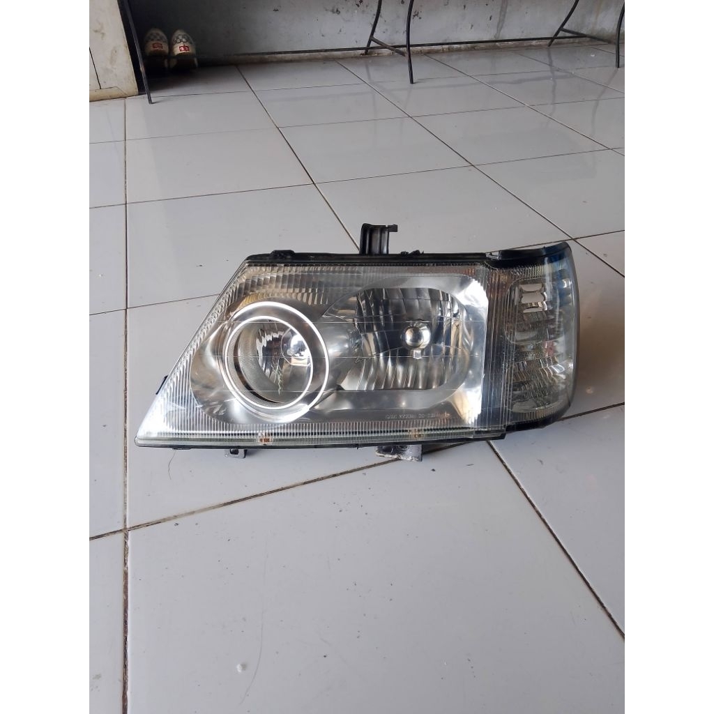Lampu depan Mitsubishi kuda Gen2 grand Dia 2004