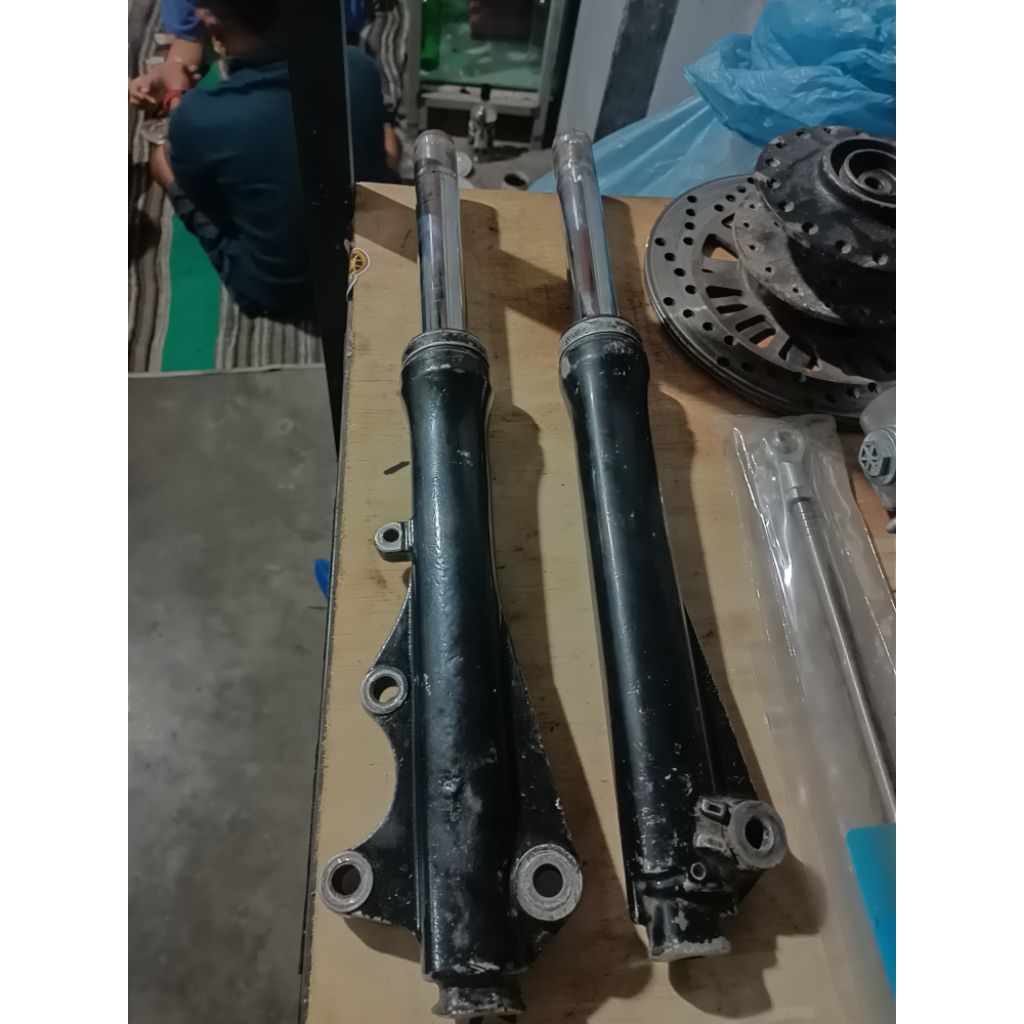 shock breaker depan fiz r original copotan